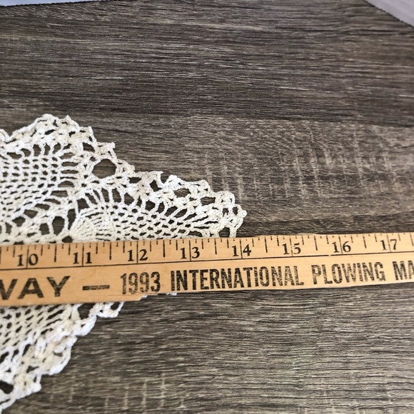 Elegant Hand Crocheted Vintage Doily Set - Picture 12 of 13
